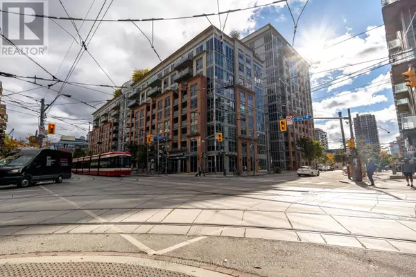 Toronto (niagara), ON M6K3M8,1005 King ST West #810