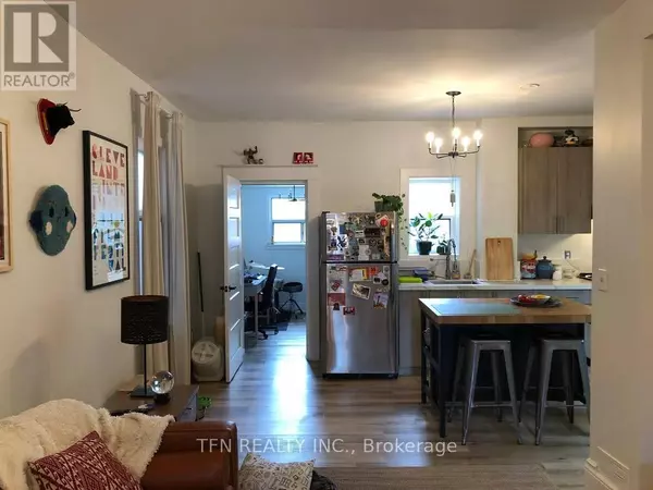 Toronto (oakwood Village), ON M6E2V4,222 Oakwood AVE #1