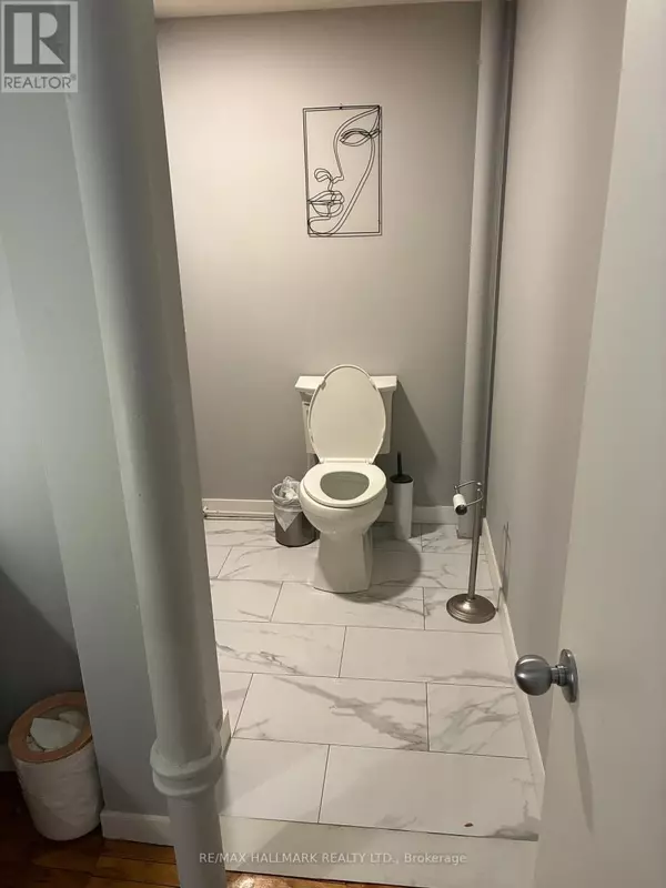 Toronto (moss Park), ON M5A1V1,535 Queen ST East #7