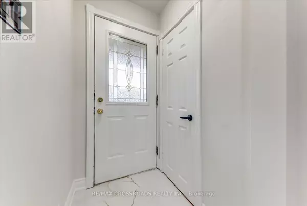 Toronto (banbury-don Mills), ON M3B2N1,2 TANGMERE ROAD