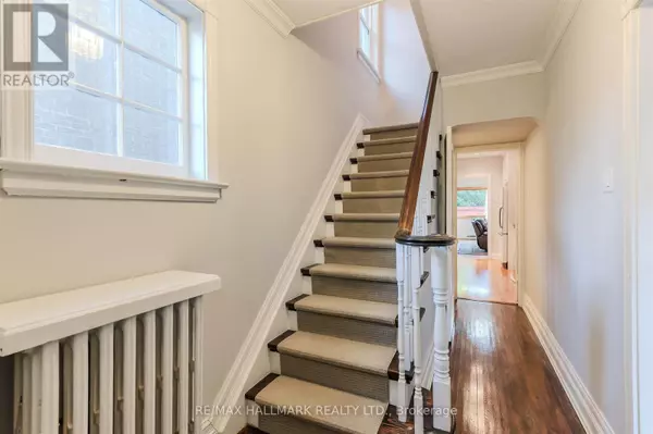 Toronto (leaside), ON M4G2E4,79 PARKHURST BOULEVARD