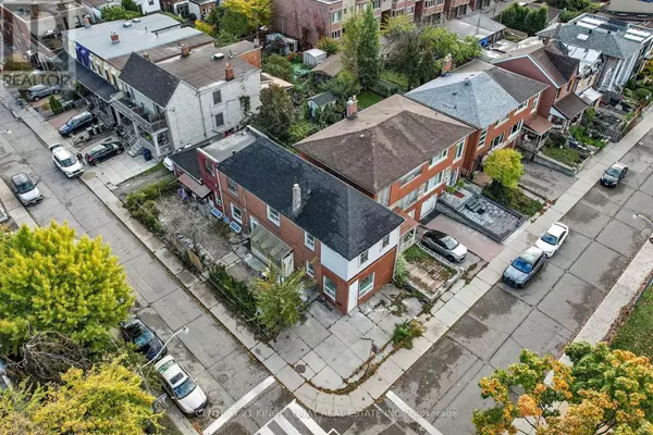 Toronto (trinity-bellwoods), ON M6J2R2,229 BELLWOODS AVENUE