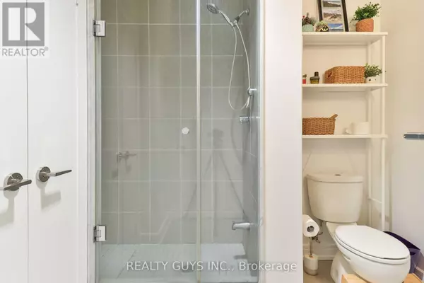 Toronto (waterfront Communities), ON M5A4P8,112 George ST #631