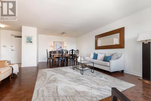 Toronto (banbury-don Mills), ON M3C3T9,18 Concorde PL #808