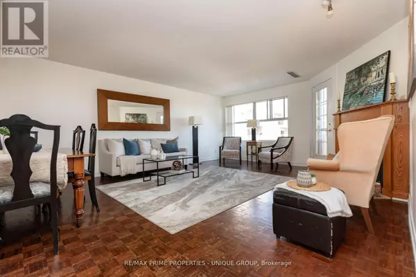 Toronto (banbury-don Mills), ON M3C3T9,18 Concorde PL #808