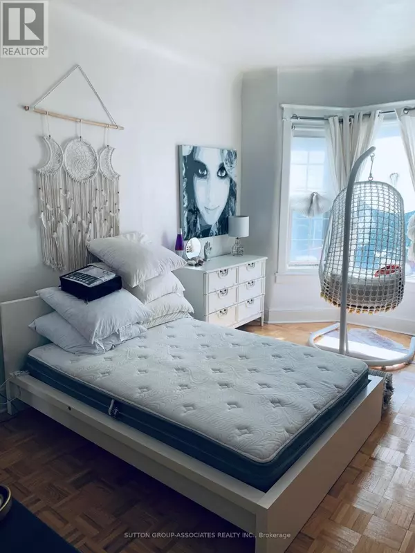 Toronto (yonge-eglinton), ON M4R1C2,76 Orchard View BLVD #1