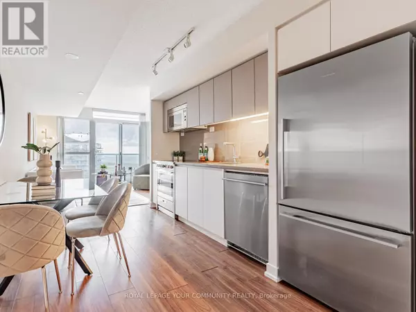 Toronto (waterfront Communities), ON M5V0J9,85 Queens Wharf RD #3002