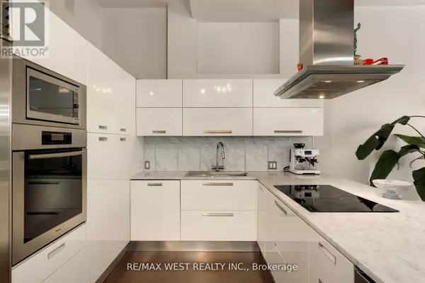 Toronto (niagara), ON M6K1X1,43 Hanna AVE #115