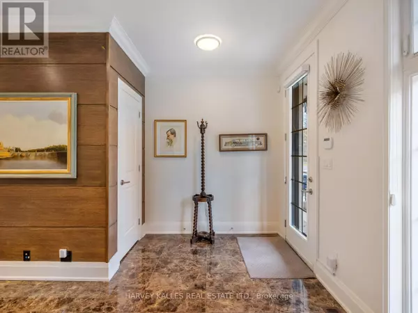 Toronto (bridle Path-sunnybrook-york Mills), ON M2L0A3,2460 Bayview AVE #A