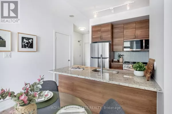 Toronto (henry Farm), ON M2J0A9,70 Forest Manor RD #501