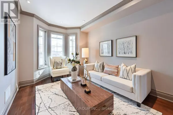 Toronto (oakwood Village), ON M6C1M3,40 HOLLAND PARK AVENUE