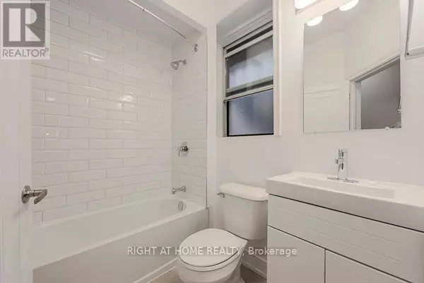 Toronto (palmerston-little Italy), ON M6G1L5,723 Bloor ST West #D