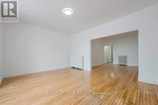 Toronto (palmerston-little Italy), ON M6G1L5,723 Bloor ST West #D