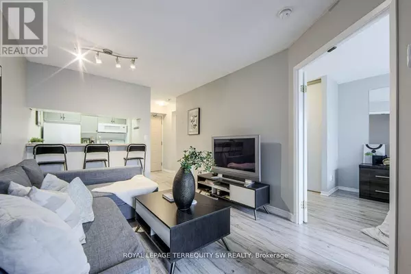 Toronto (waterfront Communities), ON M5A4M8,222 The Esplanade #933