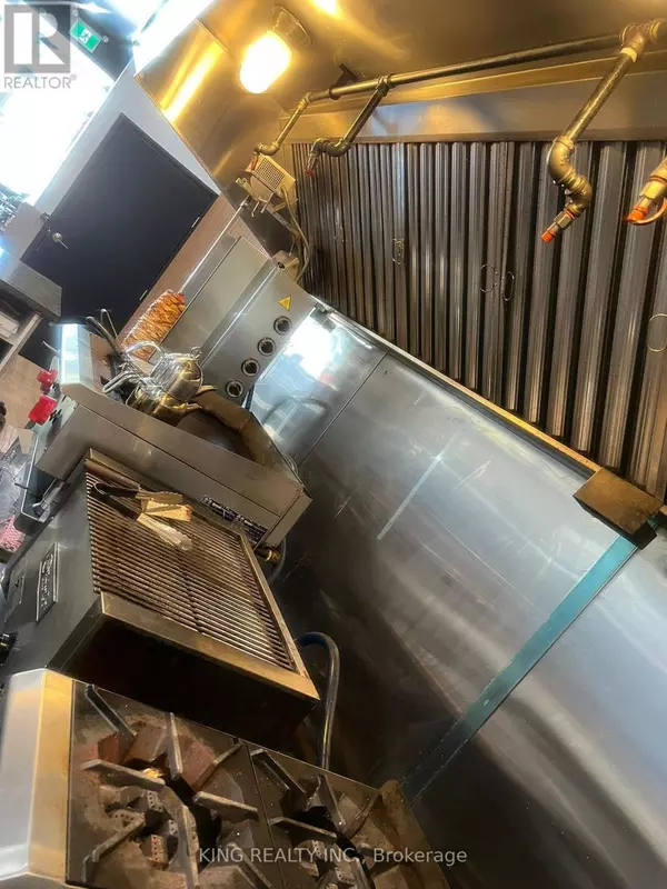 Toronto (oakwood Village), ON M6E2H1,1637 EGLINTON AVENUE W