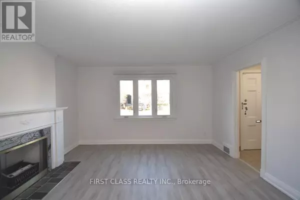 Toronto (bedford Park-nortown), ON M5M2M6,129 FELBRIGG AVENUE