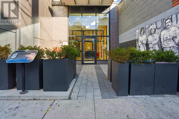 Toronto (trinity-bellwoods), ON M6J0G1,109 Ossington AVE #406