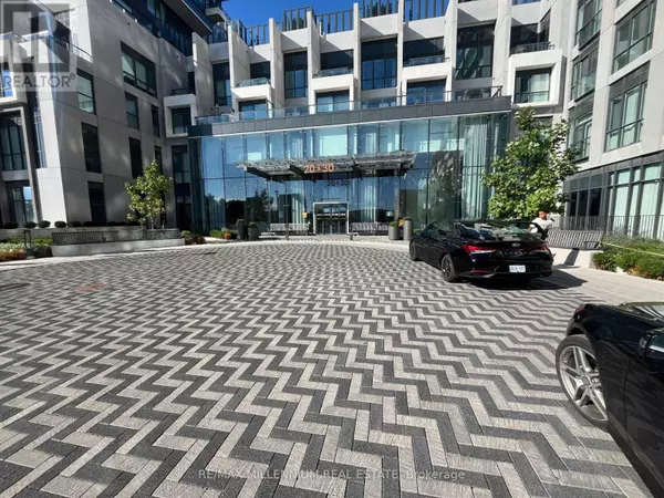 Toronto (banbury-don Mills), ON M3C0P7,30 Inn On The Park DR #306