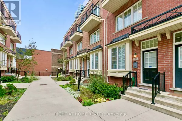 Toronto (moss Park), ON M5A0G5,28 RAFFEIX LANE