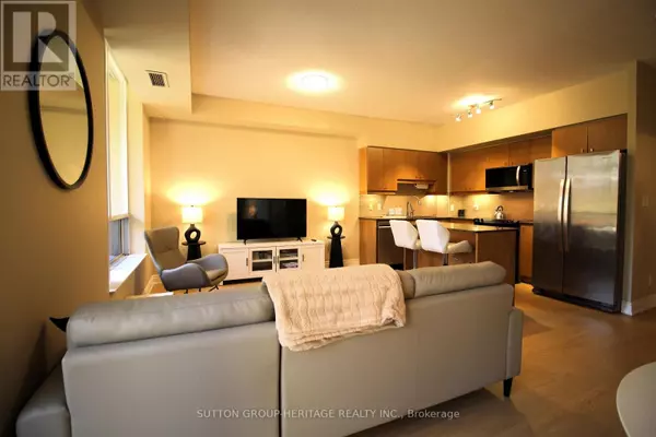 Toronto (banbury-don Mills), ON M3C4G9,1105 Leslie ST #211