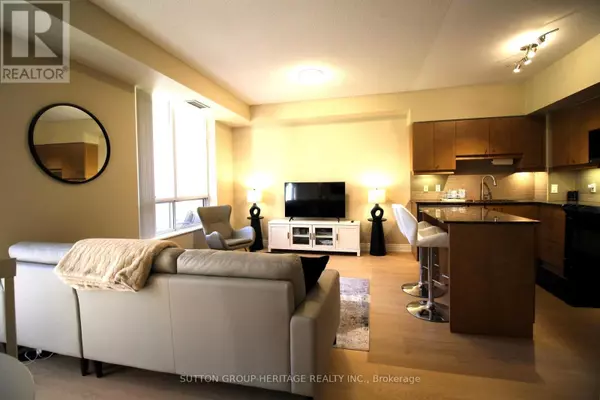 Toronto (banbury-don Mills), ON M3C4G9,1105 Leslie ST #211