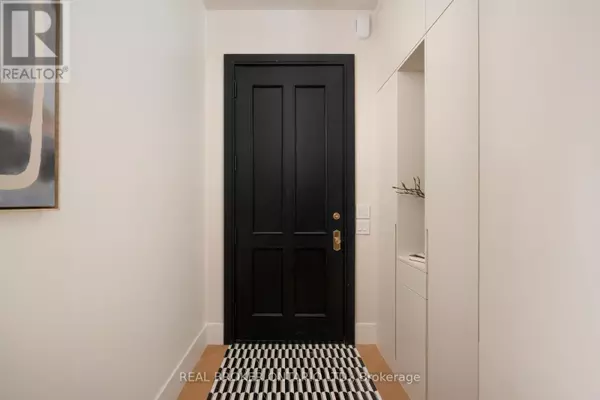 Toronto (university), ON M5S2L6,256 MAJOR STREET