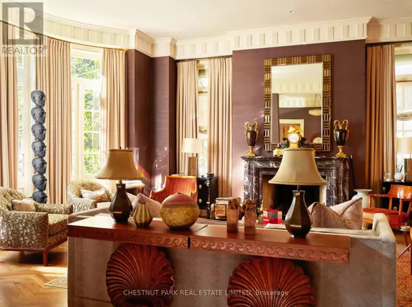 Toronto (casa Loma), ON M4V1T1,10 SHORNCLIFFE AVENUE