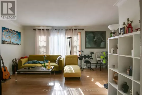 Toronto (willowdale East), ON M2N3P6,336 HILLCREST AVENUE