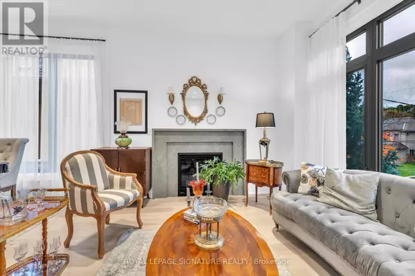 Toronto (willowdale East), ON M2N3M3,171 ELMWOOD AVENUE