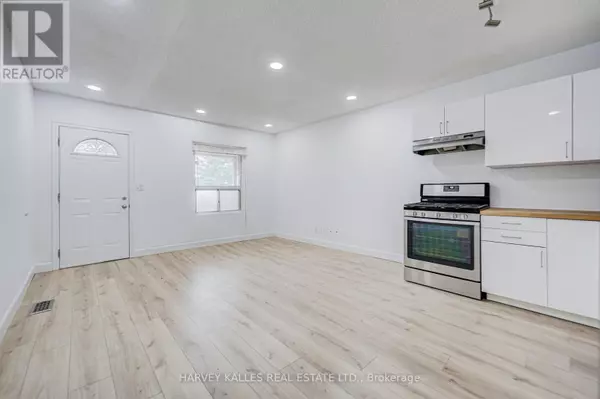 Toronto (oakwood Village), ON M6C3X8,184 Cedric AVE #Main