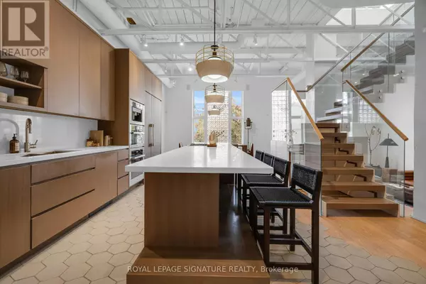 Toronto (waterfront Communities), ON M6J1C3,676 Richmond ST West #209