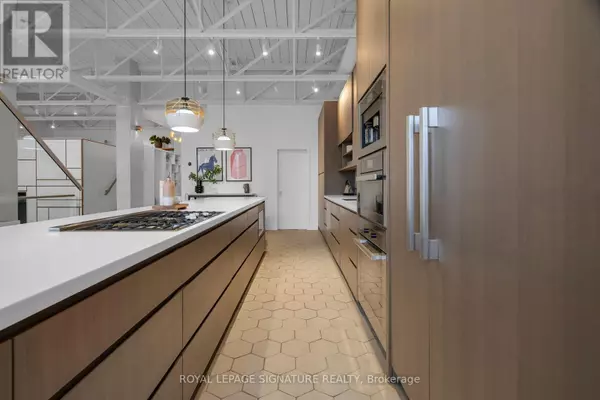 Toronto (waterfront Communities), ON M6J1C3,676 Richmond ST West #209