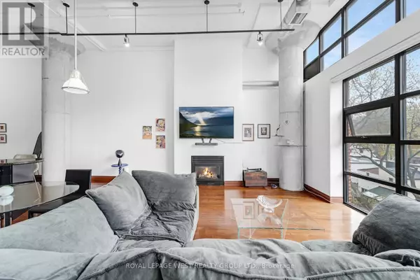 Toronto (regent Park), ON M5A4R4,90 Sumach ST #416