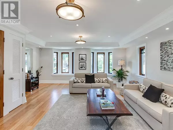 Toronto (yonge-eglinton), ON M5P2H7,441 ORIOLE PARKWAY