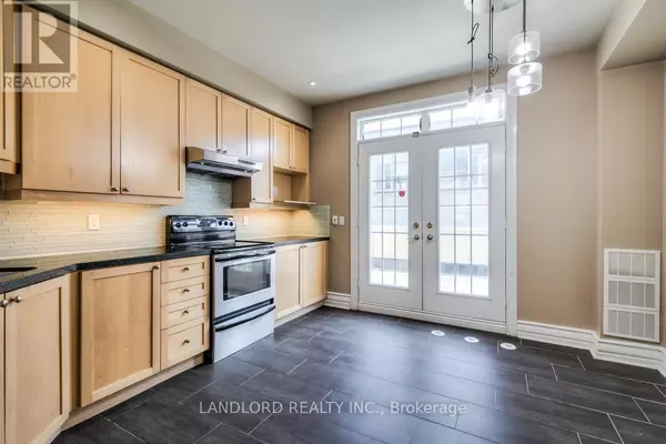 Toronto (niagara), ON M6J2T5,135 MASSEY STREET