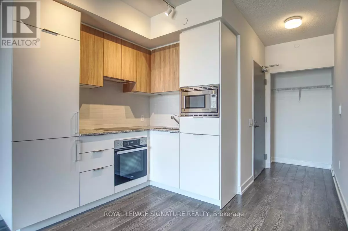 Toronto (banbury-don Mills), ON M3C0R1,50 O'Neill RD #2405