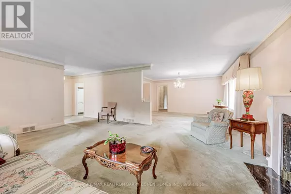 Toronto (lawrence Park South), ON M5N1P5,200 CORTLEIGH BOULEVARD