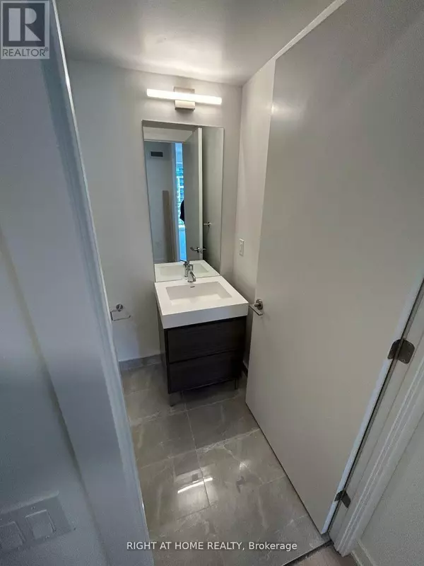 Toronto (niagara), ON M5V3G4,9 Tecumseth ST #1017