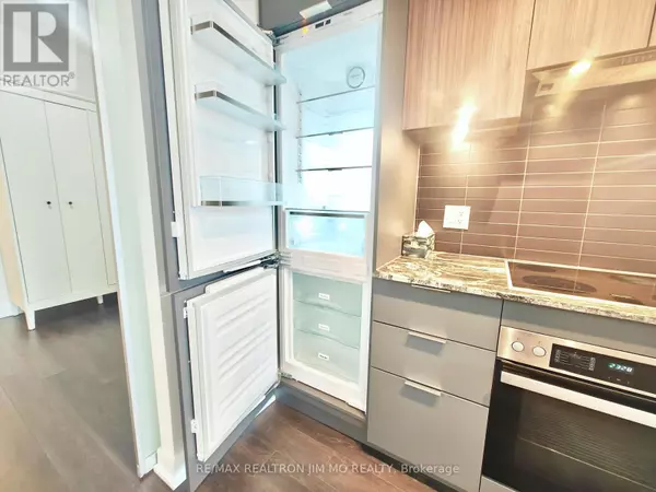 Toronto (banbury-don Mills), ON M3C0R2,20 O'Neil RD #238