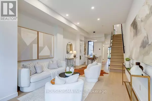 Toronto (niagara), ON M6J1B1,732 ADELAIDE STREET W