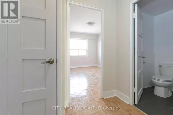 Toronto (yonge-st. Clair), ON M4V1Z8,95 Lawton BLVD #307