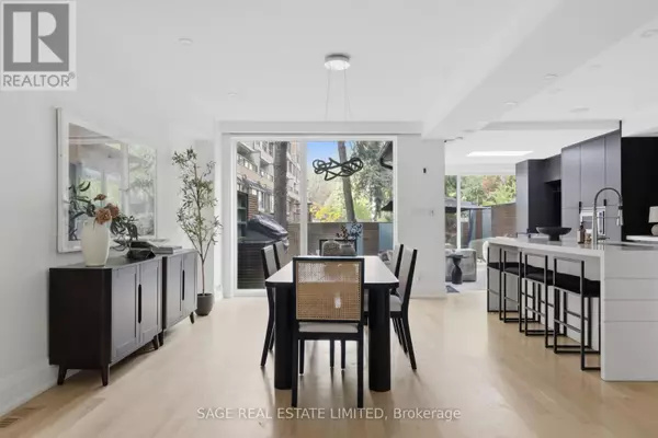 Toronto (yonge-st. Clair), ON M4V1C3,166 COTTINGHAM STREET