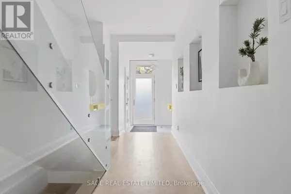 Toronto (yonge-st. Clair), ON M4V1C3,166 COTTINGHAM STREET