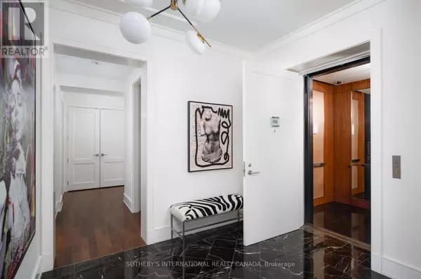 Toronto (waterfront Communities), ON M5V0A1,183 Wellington ST West #4104