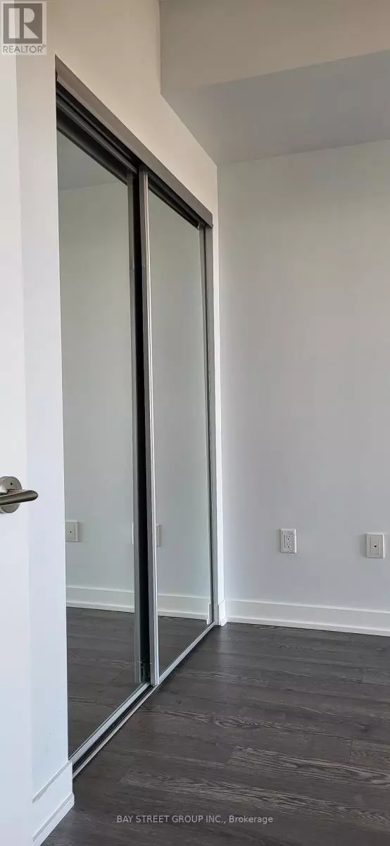 Toronto (banbury-don Mills), ON M3C0R2,20 O'neill RD #424