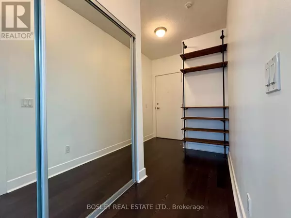 Toronto (niagara), ON M5V3W5,90 Stadium RD #918