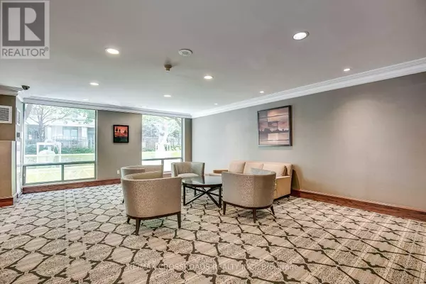 Toronto (newtonbrook East), ON M2M4K8,8 Pemberton AVE #705