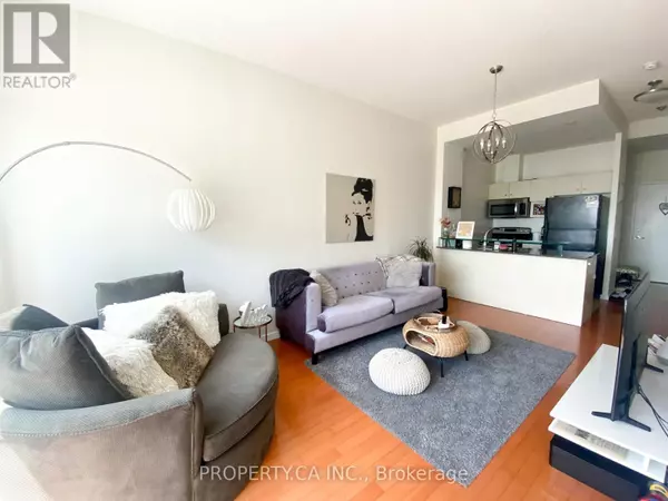 Toronto (waterfront Communities), ON M5J2Y5,208 Queens Quay West #214