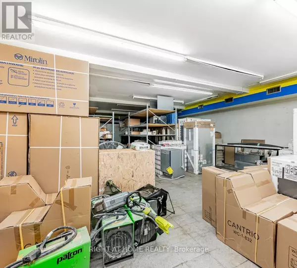 Toronto (palmerston-little Italy), ON M6G1B1,550 College ST #REAR