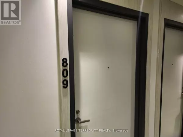 Toronto (oakwood Village), ON M6C0A5,185 Alberta AVE #809